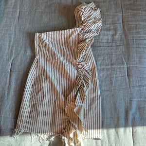 100% cotton Zara dress with ruffle detail and frayed edges